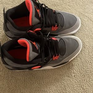 Jordan 4 Retro Size 7 youth. In good condition